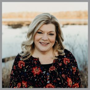 Dr Lorri Ellioot